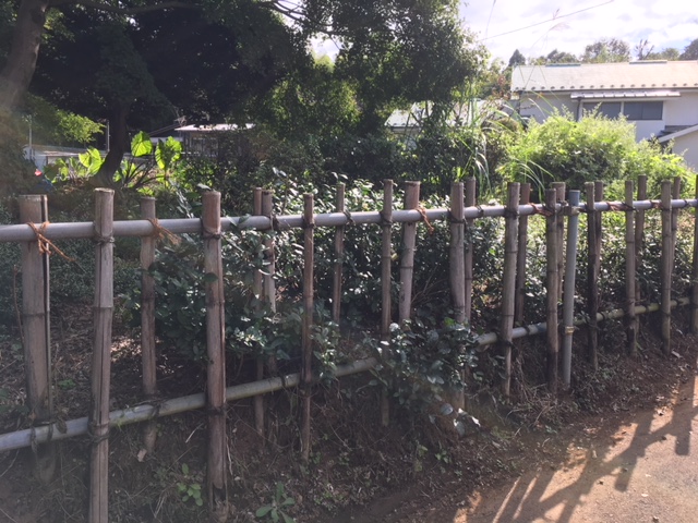 竹の垣根をロープで縛る方法 八王子住まいづくり市民塾